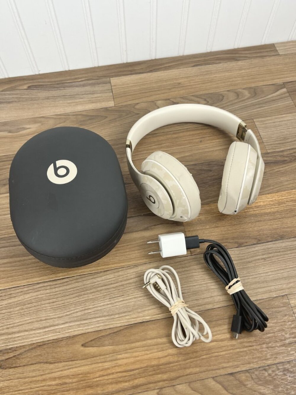 Beats Studio3 Wireless – Camo Edition With Charger + Case - Picture 3 of 11